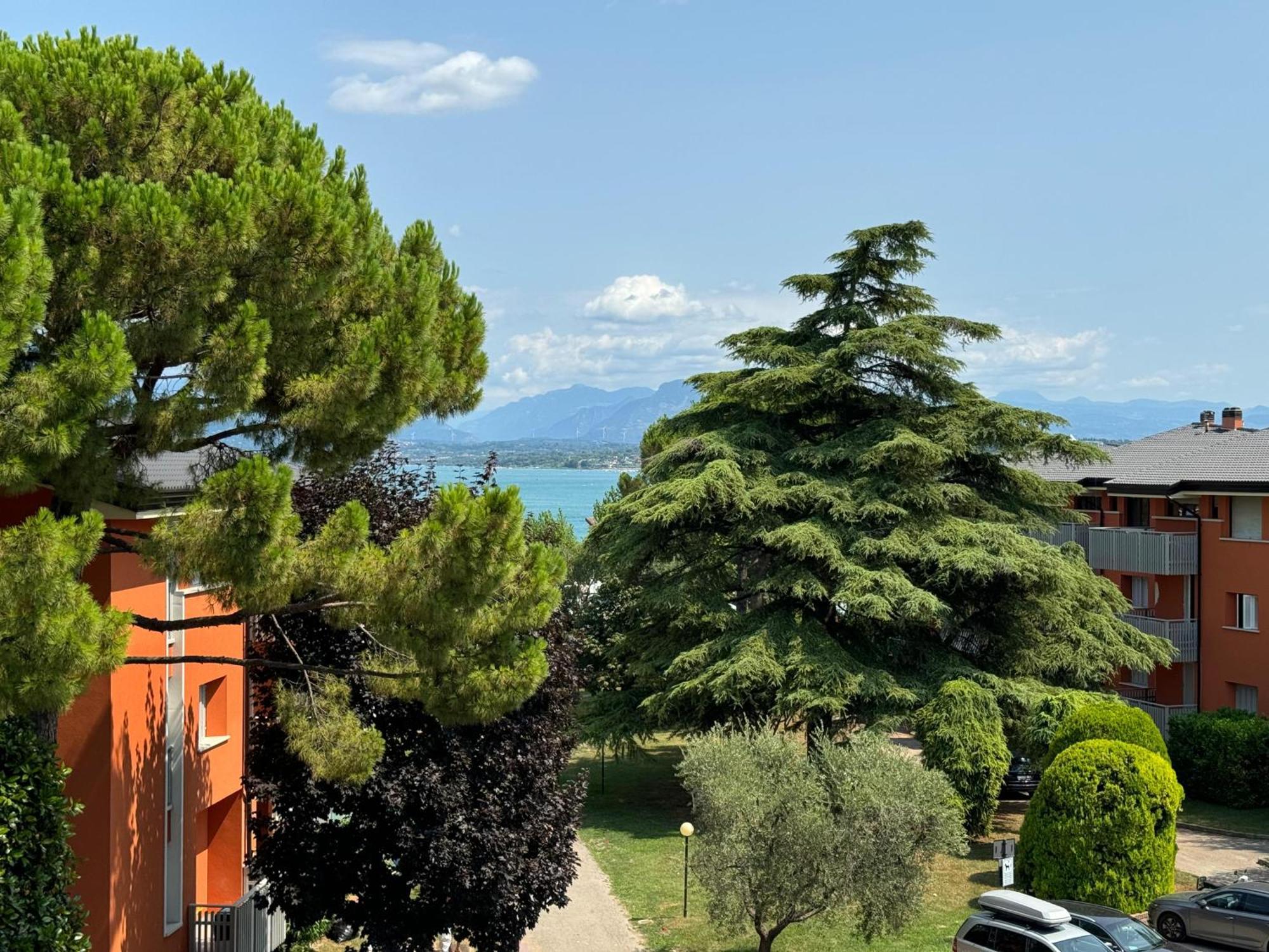 Easy Apartments Peschiera Peschiera del Garda Exterior photo