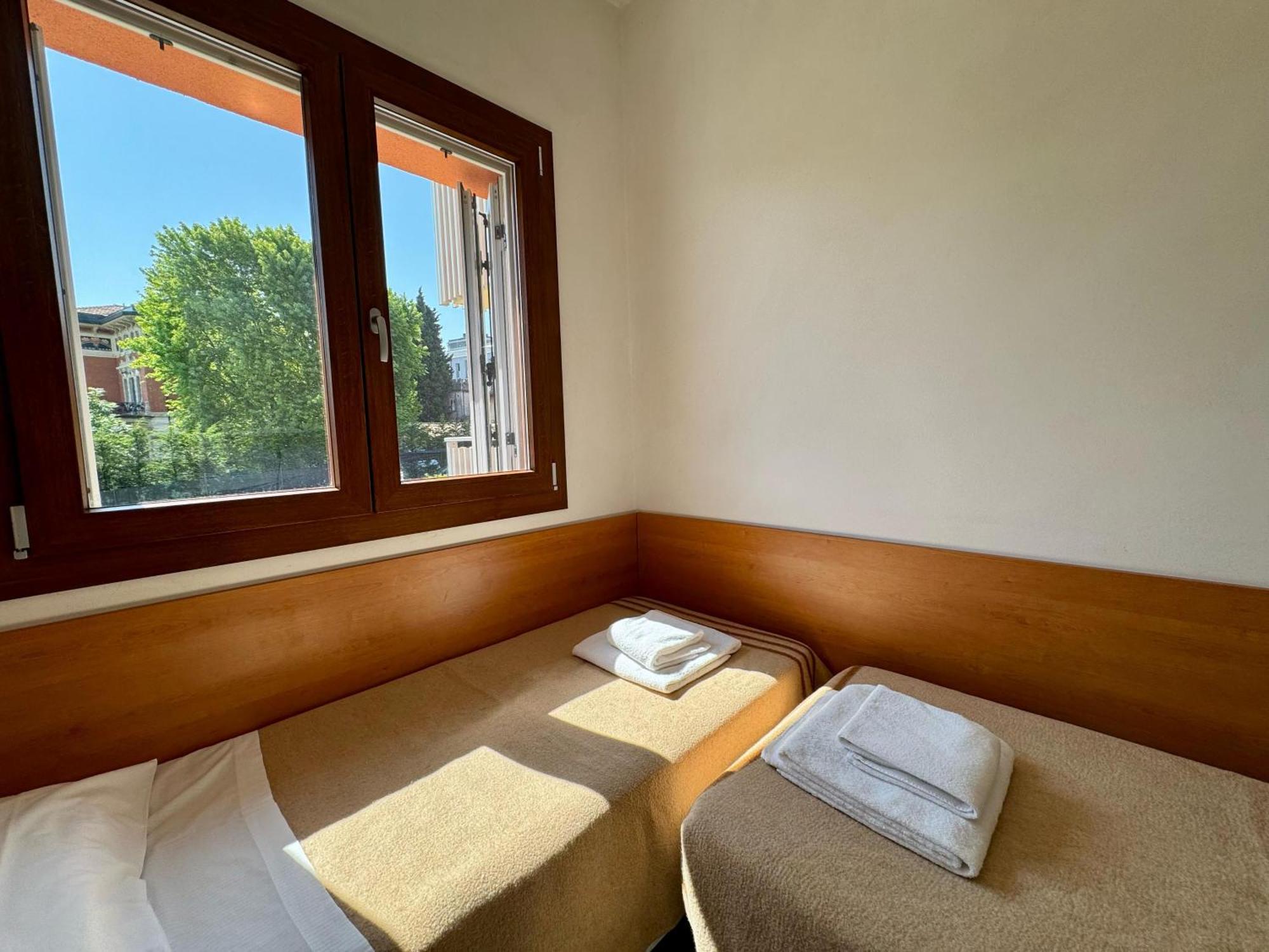 Easy Apartments Peschiera Peschiera del Garda Exterior photo